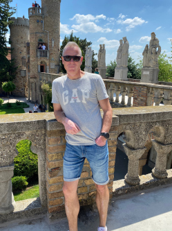 Viktor, 48 �ves t�rskeres� f�rfi, Pet�fib�nya