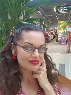 Orsolya, 48 �ves t�rskeres� n�, Biharkeresztes