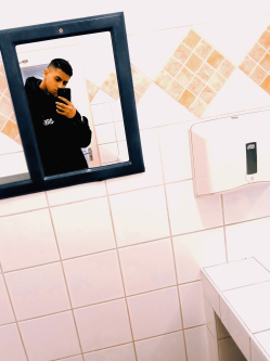 Armando, 19 �ves t�rskeres� f�rfi, Fajsz