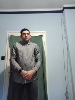 Attila, 21 �ves t�rskeres� f�rfi, T�rnok