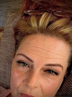 Katalin, 56 �ves t�rskeres� n�, Hern�d