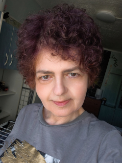 Veronika, 53 �ves t�rskeres� n�, M�r