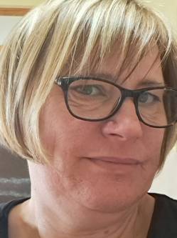 Anik�, 55 �ves kistarcsai t�rskeres� n�