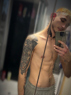 M�rk, 24 �ves t�rskeres� f�rfi, Cegl�d
