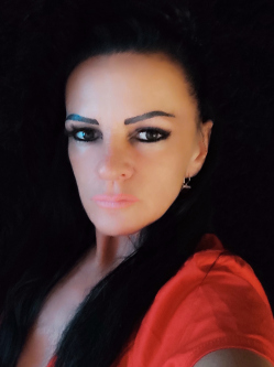 Marianna, 49 �ves t�rskeres� n�, Ikerv�r