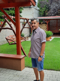 Peti, 52 �ves t�rskeres� f�rfi, Sopron