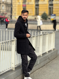 Suneel, 23 �ves t�rskeres� f�rfi, G�d�ll�