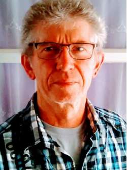 Misu, 66 �ves t�rskeres� f�rfi, Kocs