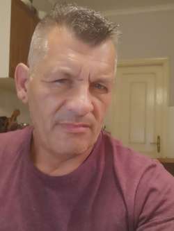 Laci, 57 �ves kecskem�ti t�rskeres� f�rfi