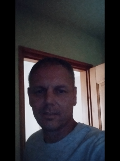 Szilard, 46 �ves t�rskeres� f�rfi, Szarvas