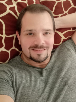 Viktor, 40 �ves t�rskeres� f�rfi, B�tonyterenye