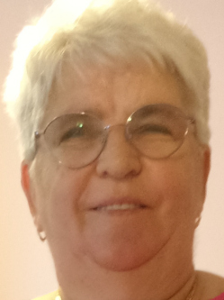 Marcsi, 71 �ves t�rskeres� n�, J�szber�ny