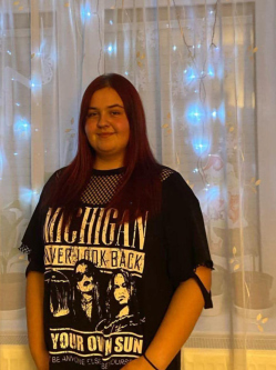 Hajnalka, 20 �ves t�rskeres� n�, Csobaj
