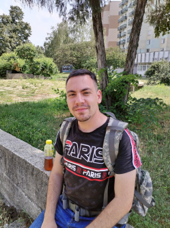Viktor, 30 �ves t�rskeres� f�rfi, Kunszentm�rton