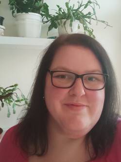 Kati, 45 �ves t�rskeres� n�, T�rk�ny