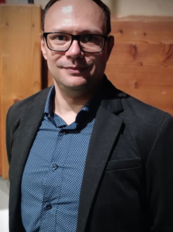 Norbert, 42 �ves t�rskeres� f�rfi, Sikl�s