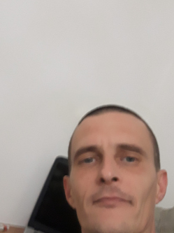 P�ter, 43 �ves t�rskeres� f�rfi, Monor