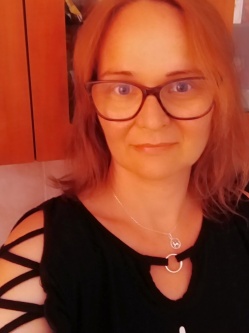 Ani, 44 �ves orosh�zi t�rskeres� n�