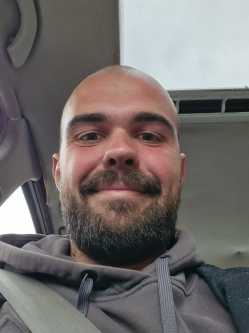 Gerg�, 25 �ves t�rskeres� f�rfi, Sopron