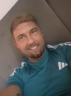 Bal�zs, 35 �ves t�rskeres� f�rfi, Nyerges�jfalu