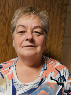 Gy�ngyi, 63 �ves t�rskeres� n�, B�kksz�k