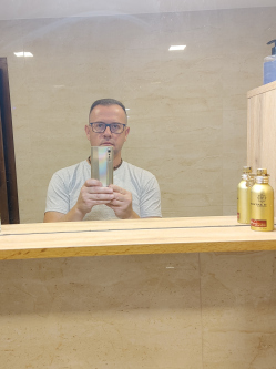 P�ter, 49 �ves t�rskeres� f�rfi, Buda�rs