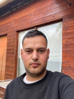 M�rk, 29 �ves t�rskeres� f�rfi, Sz�l�hegy