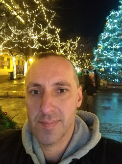 Viktor, 42 �ves t�rskeres� f�rfi, Cibakh�za
