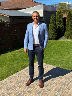 J�zsef, 50 �ves t�rskeres� f�rfi, Sz�zhalombatta
