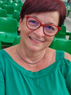 Ilona, 64 �ves t�rskeres� n�, Nagyk�ta