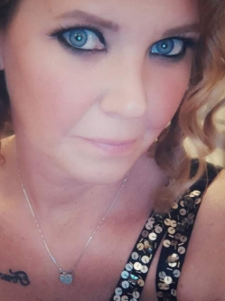 Ildi, 44 �ves t�rskeres� n�, Telki