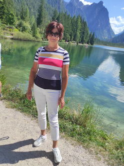 Judit, 65 �ves t�rskeres� n�, Veszpr�m