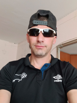 Ervin, 41 �ves t�rskeres� f�rfi, Ajka