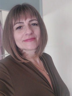 Katalin, 49 �ves f�ti t�rskeres� n�