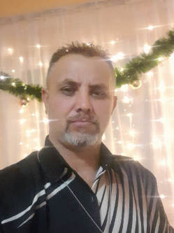 Miki, 50 �ves t�rskeres� f�rfi, Nagydobsza