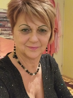 Zsuzsa, 62 �ves t�rskeres� n�, Asz�d