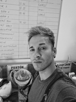 D�niel, 25 �ves t�rskeres� f�rfi, M�lyk�t