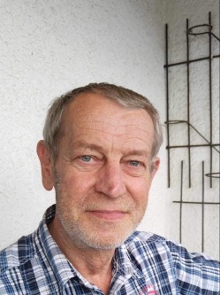 J�ska, 69 �ves t�rskeres� f�rfi, Szolnok