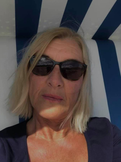 Ter�zia, 53 �ves t�rskeres� n�, Zalaegerszeg