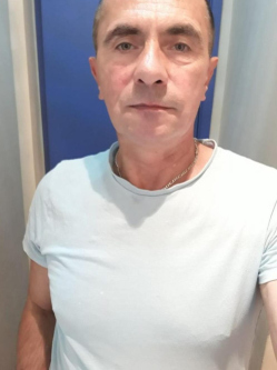 Barnab�s, 52 �ves t�rskeres� f�rfi, Salg�tarj�n
