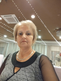 Erzsike, 62 �ves r�ckevei t�rskeres� n�