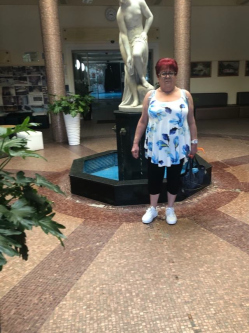 Gy�ngyi, 63 �ves t�rskeres� n�, Tapolca