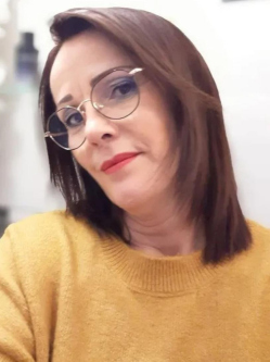 Kl�ra, 45 �ves t�rskeres� n�, Kecskem�t