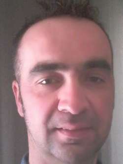 Zoltan, 48 �ves t�rskeres� f�rfi, B�csalm�s