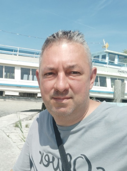 �kos, 49 �ves t�rskeres� f�rfi, Feh�rgyarmat