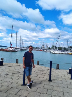 Gabor, 36 �ves t�rskeres� f�rfi, Budapest
