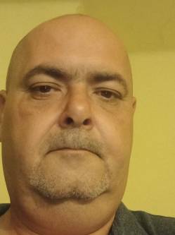Mih�ly, 52 �ves t�rskeres� f�rfi, V�rosf�ld