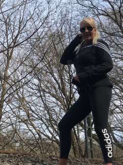 Moncsi, 49 �ves t�rskeres� n�, Kom�rom