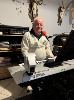 Tam�s, 70 �ves t�rskeres� f�rfi, Kecel