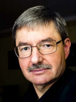 Zoli, 67 �ves t�rskeres� f�rfi, B�k�scsaba